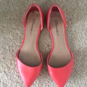 Breckelle’s hot pink flats